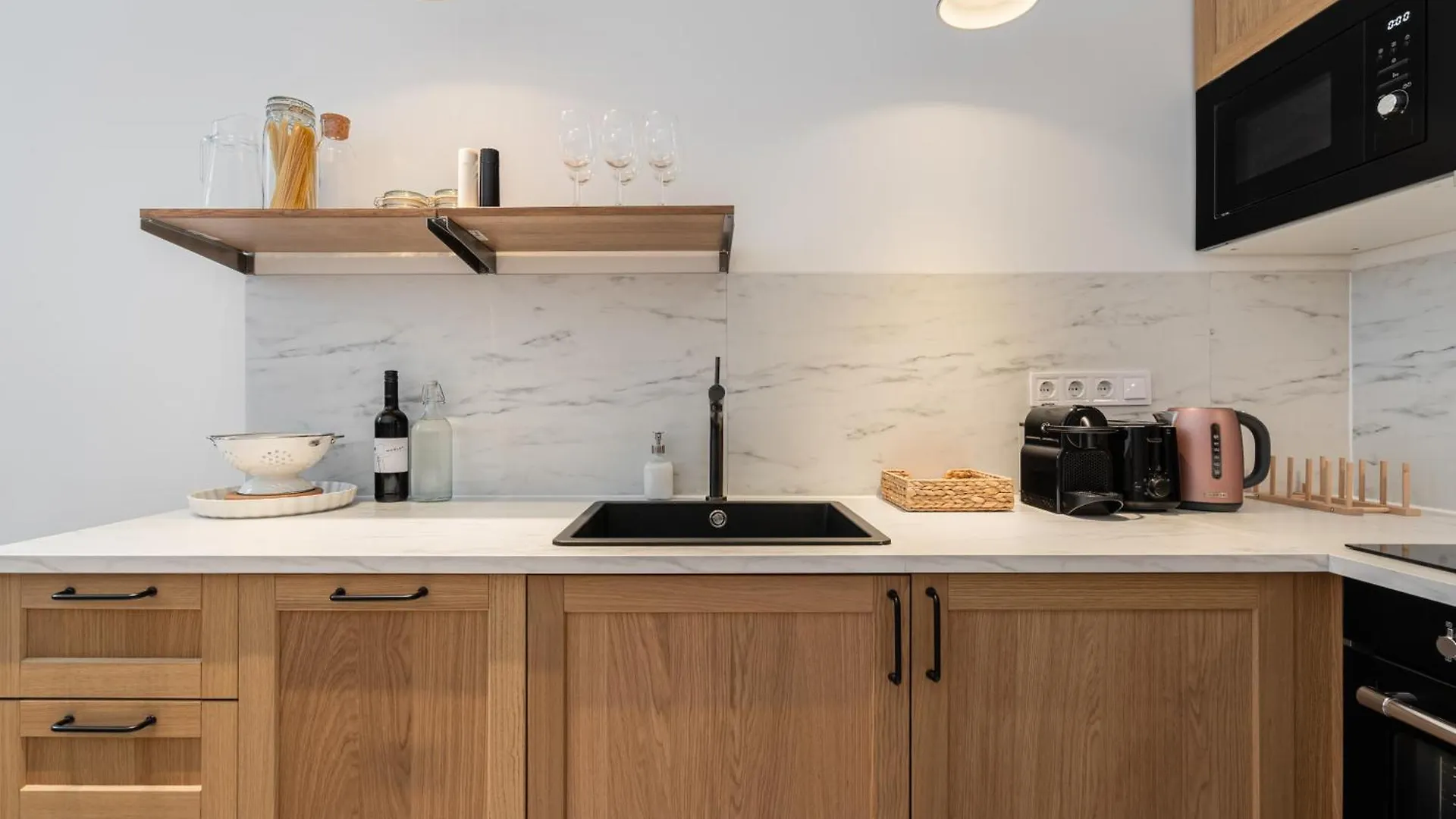 Empire Echo 2-Bdr Apartment 부다페스트