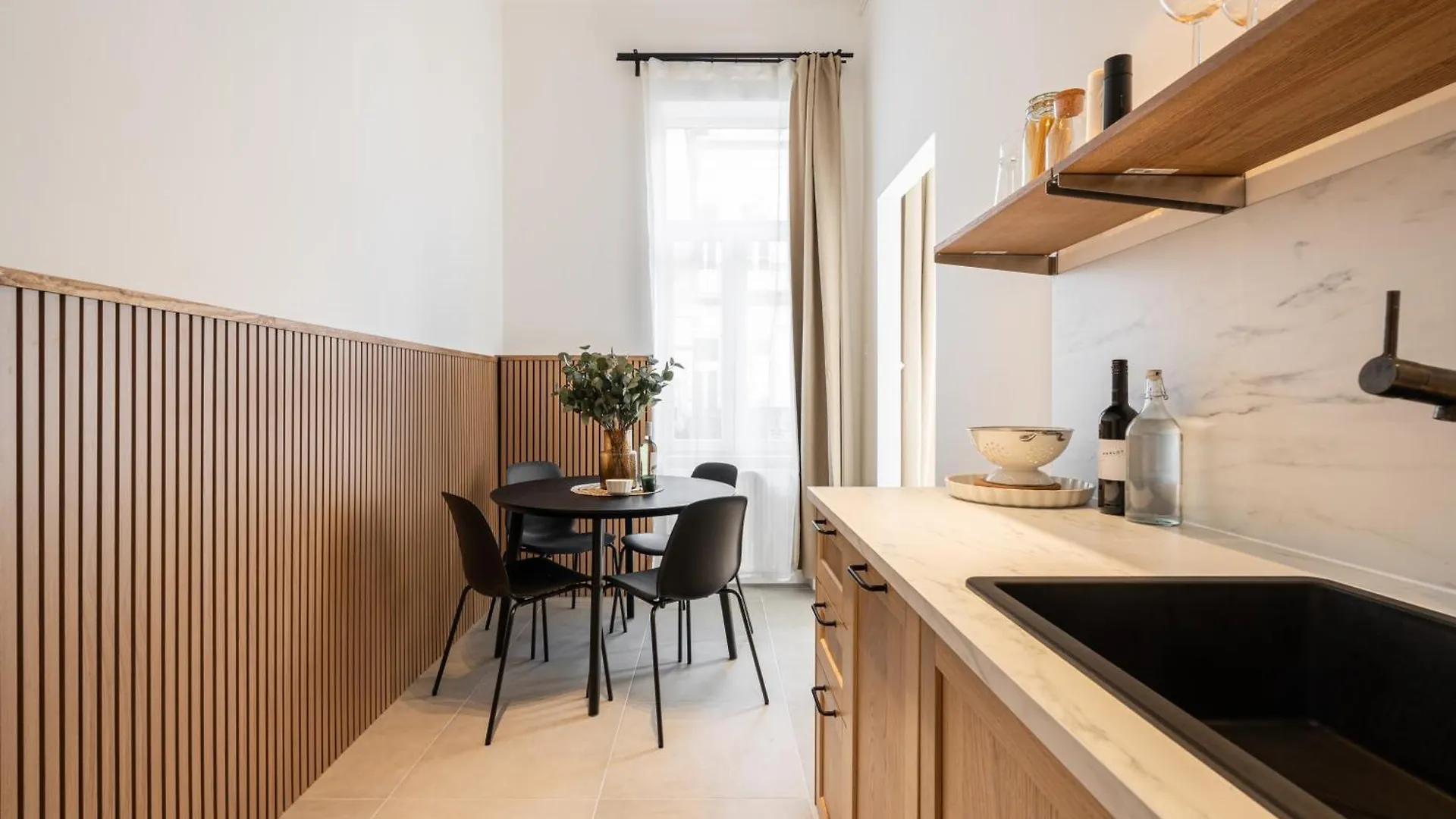 Empire Echo 2-Bdr Apartment Budapest
