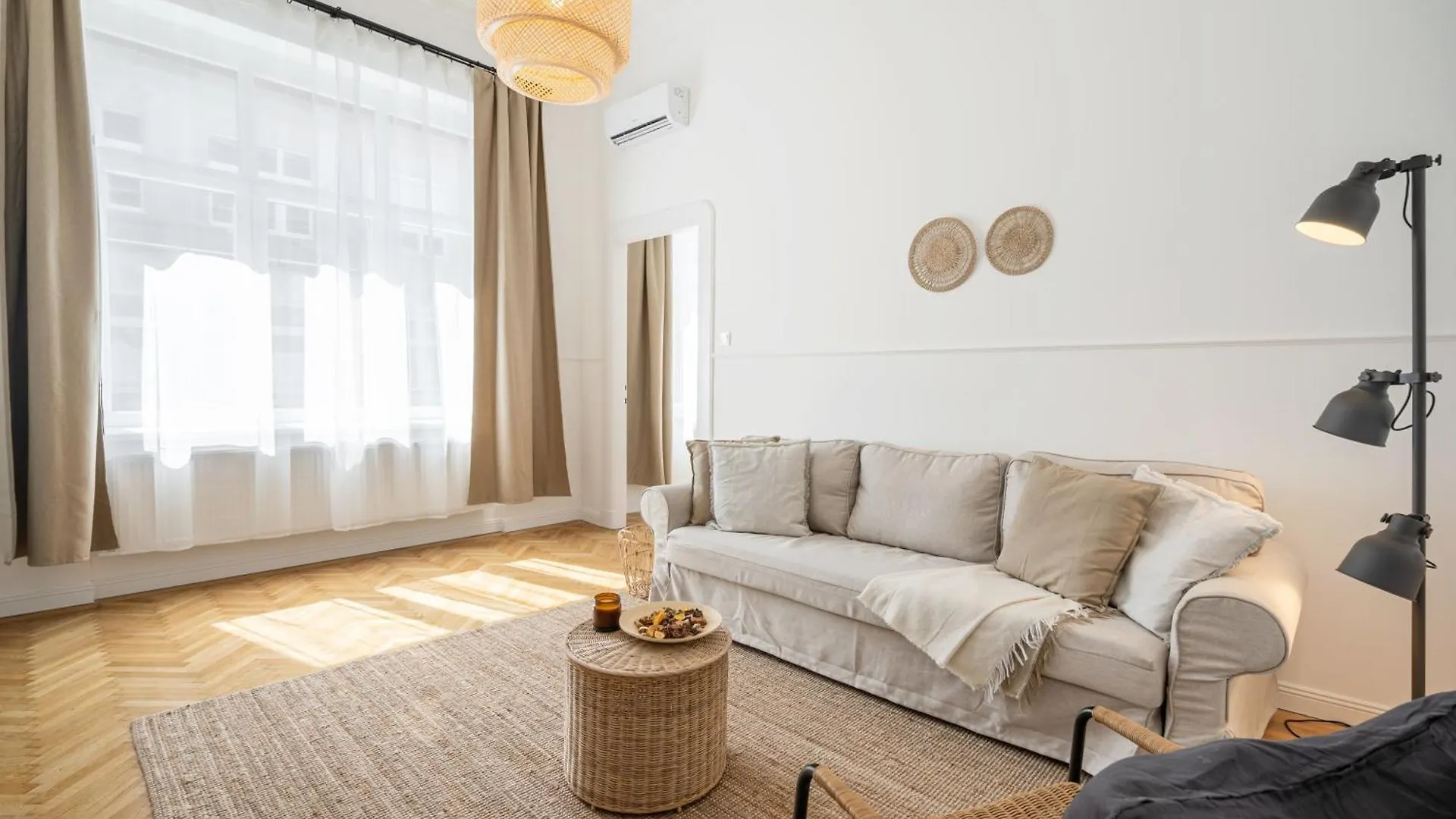 Empire Echo 2-Bdr Apartment Budapest